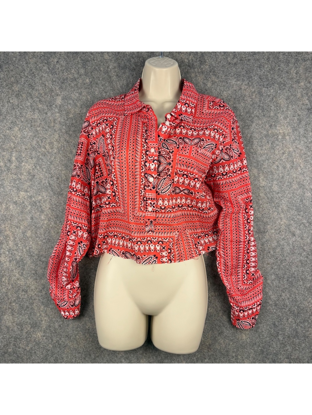 Tommy Hilfiger Red Bandana Print LS Cropped Raw Edge Blouse Women Size Large 667